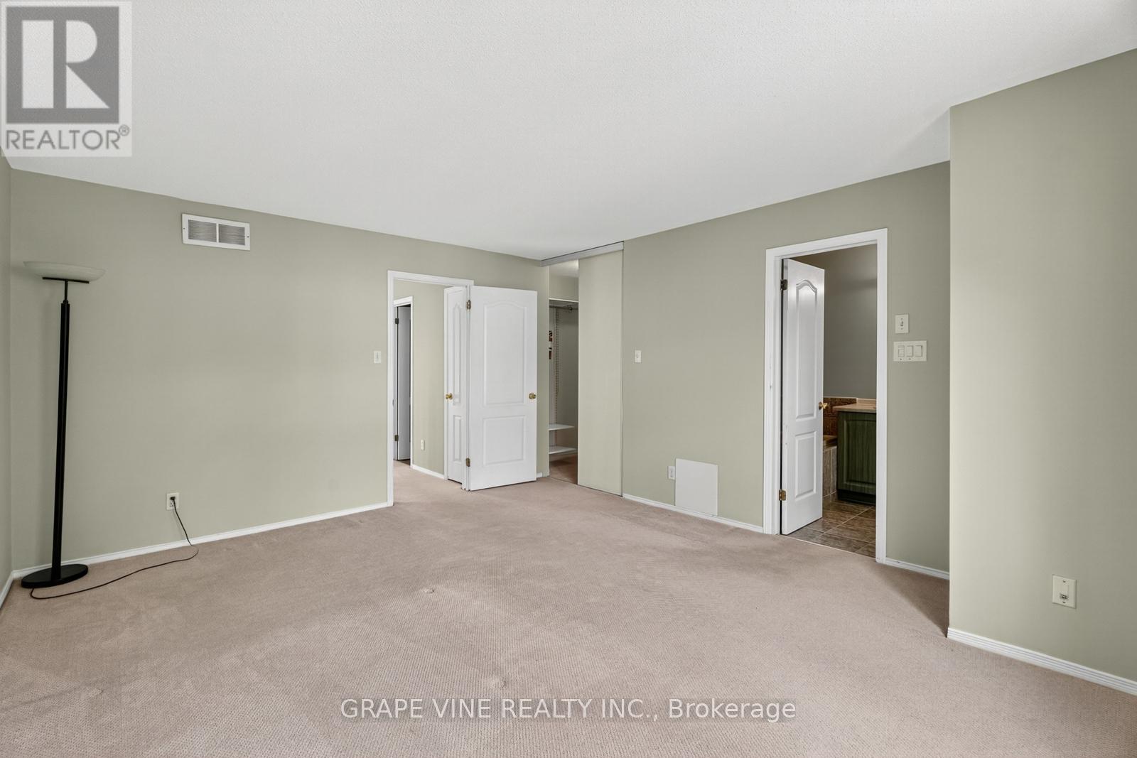 27 Flowertree Crescent, Ottawa, Ontario  K2M 2R8 - Photo 18 - X12378229