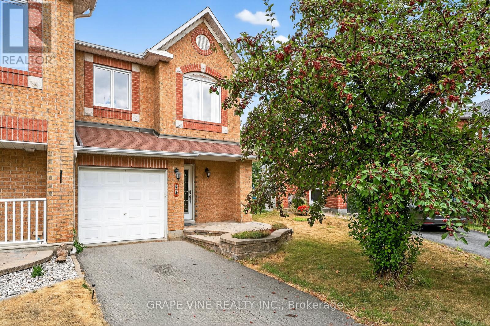 27 Flowertree Crescent, Ottawa, Ontario  K2M 2R8 - Photo 2 - X12378229