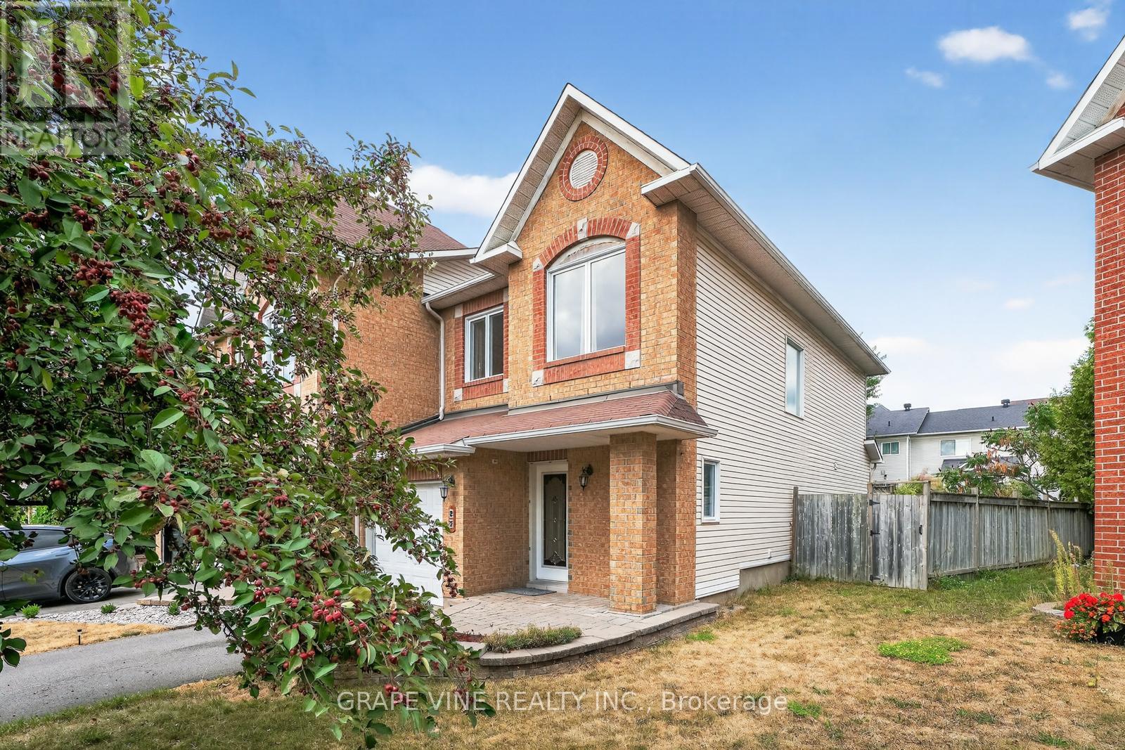 27 Flowertree Crescent, Ottawa, Ontario  K2M 2R8 - Photo 3 - X12378229