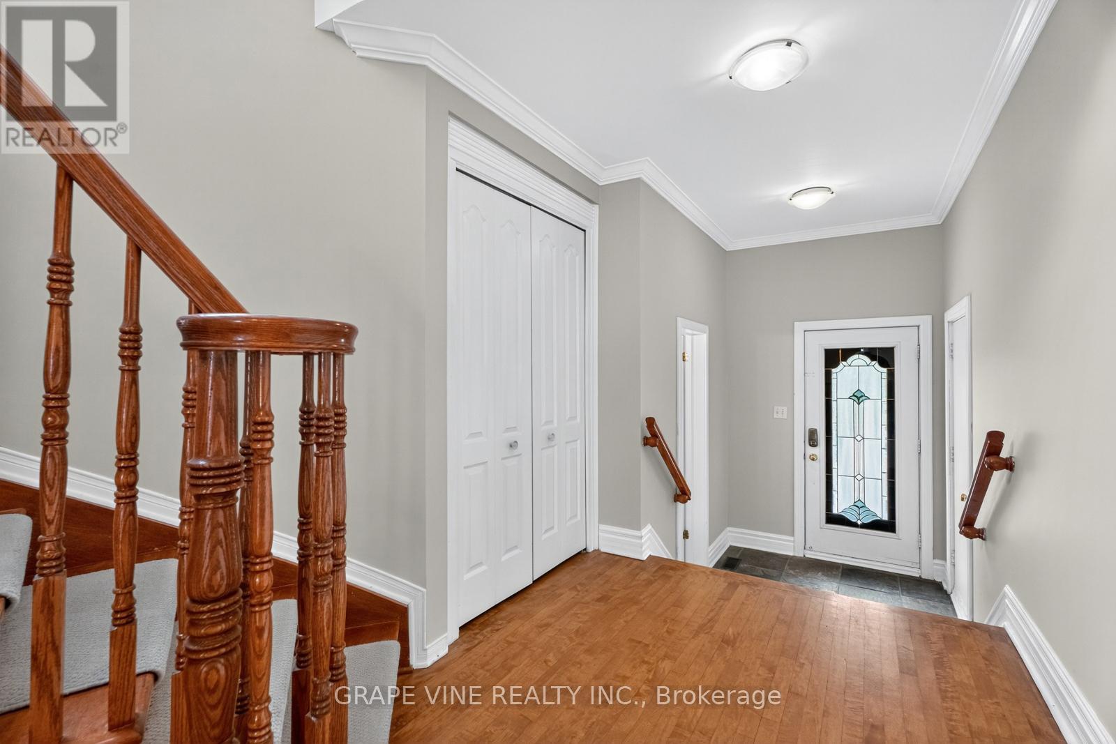 27 Flowertree Crescent, Ottawa, Ontario  K2M 2R8 - Photo 6 - X12378229