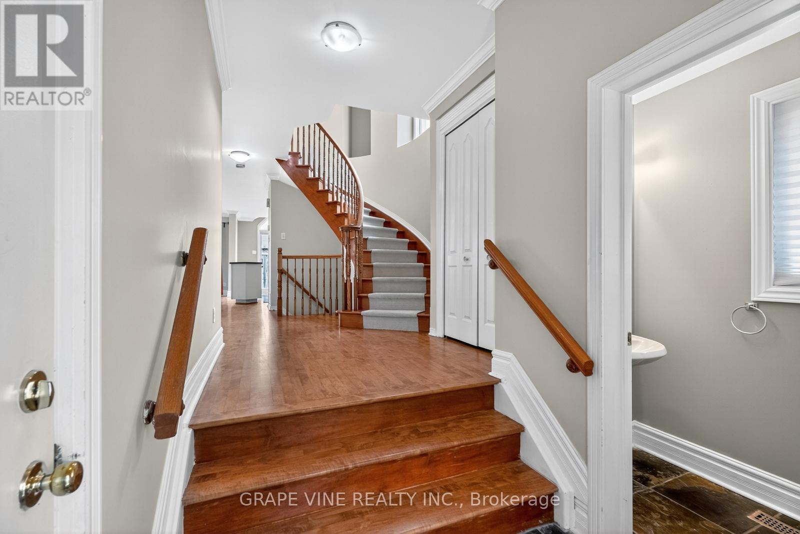 27 Flowertree Crescent, Ottawa, Ontario  K2M 2R8 - Photo 7 - X12378229