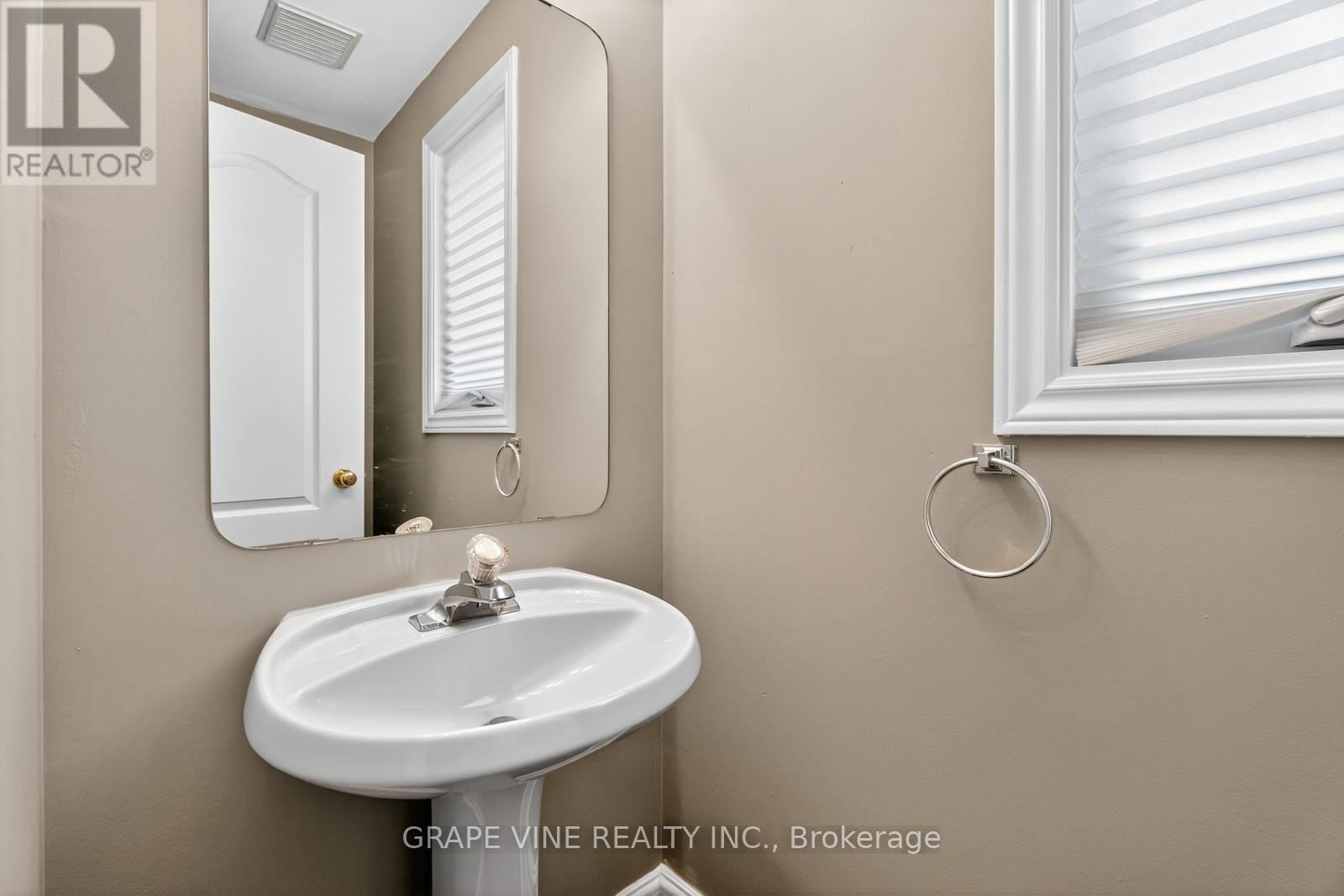 27 Flowertree Crescent, Ottawa, Ontario  K2M 2R8 - Photo 8 - X12378229