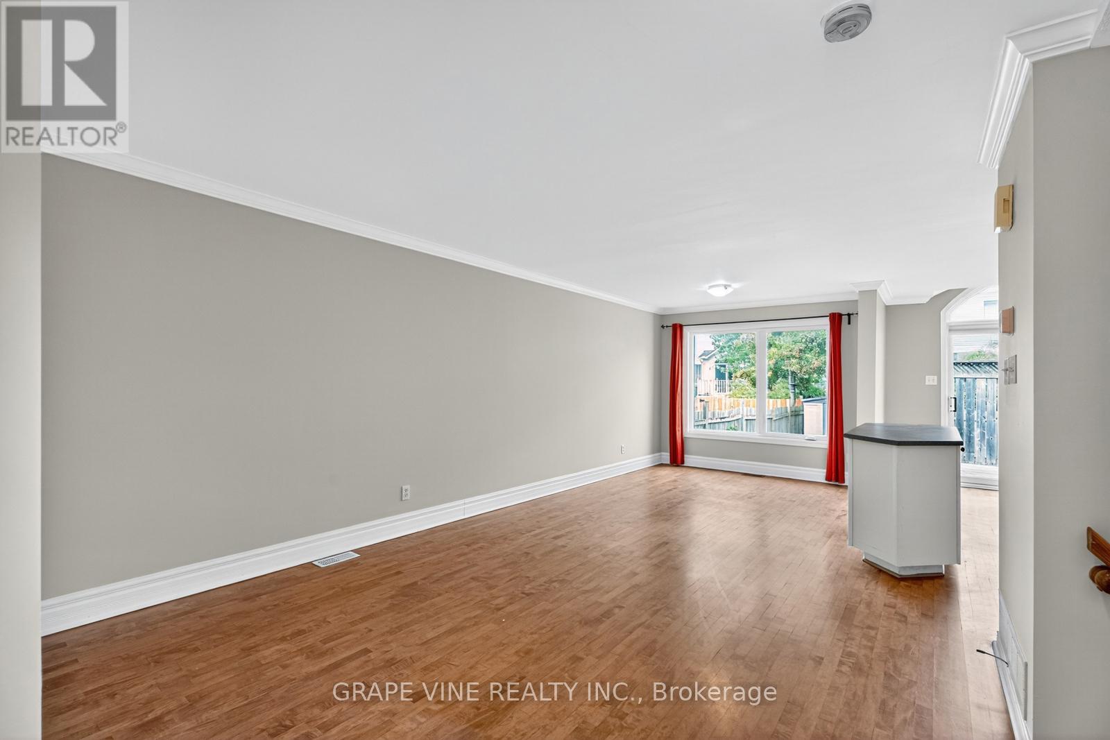 27 Flowertree Crescent, Ottawa, Ontario  K2M 2R8 - Photo 9 - X12378229