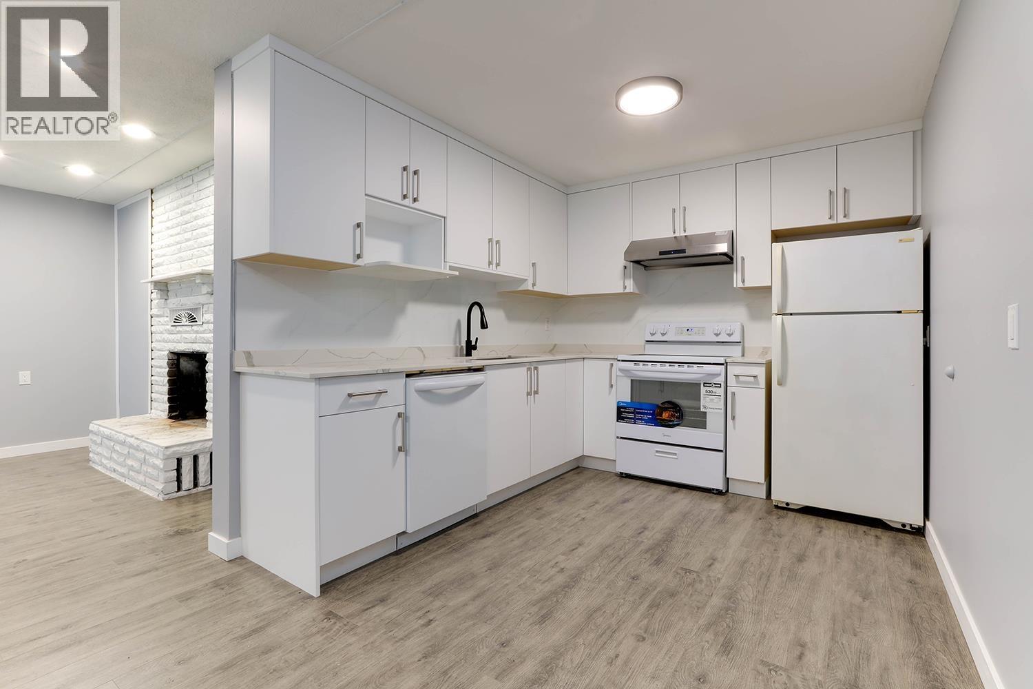 809 Duthie Avenue, Burnaby, British Columbia  V5A 2P9 - Photo 3 - R3043000