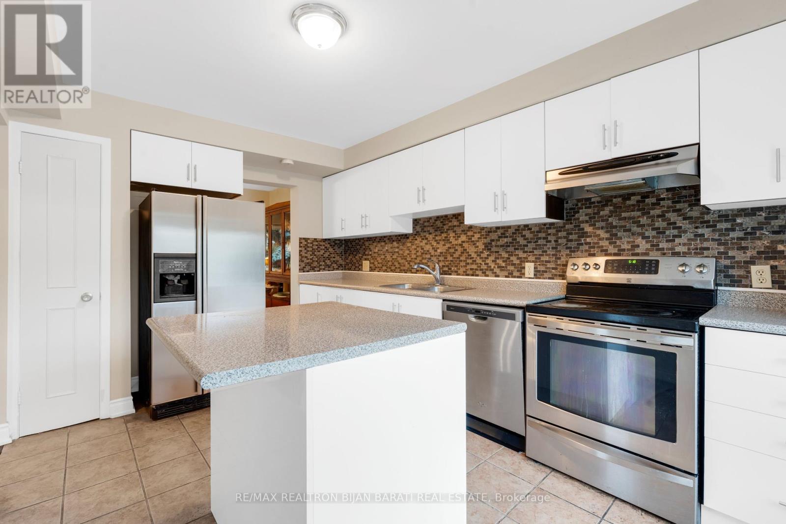 105 Gypsy Roseway, Toronto (Willowdale East), Ontario  M2N 5Z1 - Photo 15 - C12378106