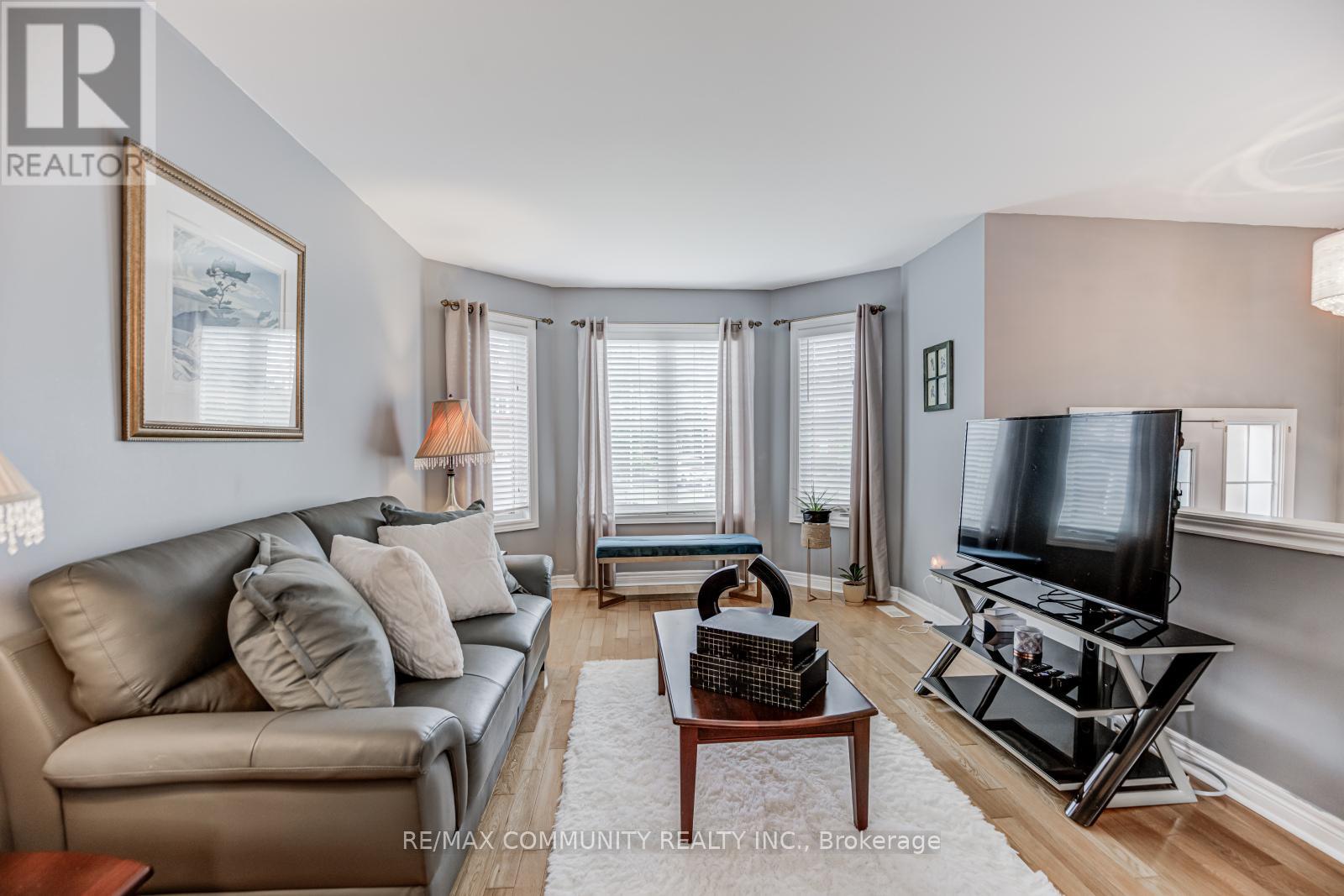 48 Bloom Avenue, Clarington (Newcastle), Ontario  L1B 1N6 - Photo 5 - E12378137