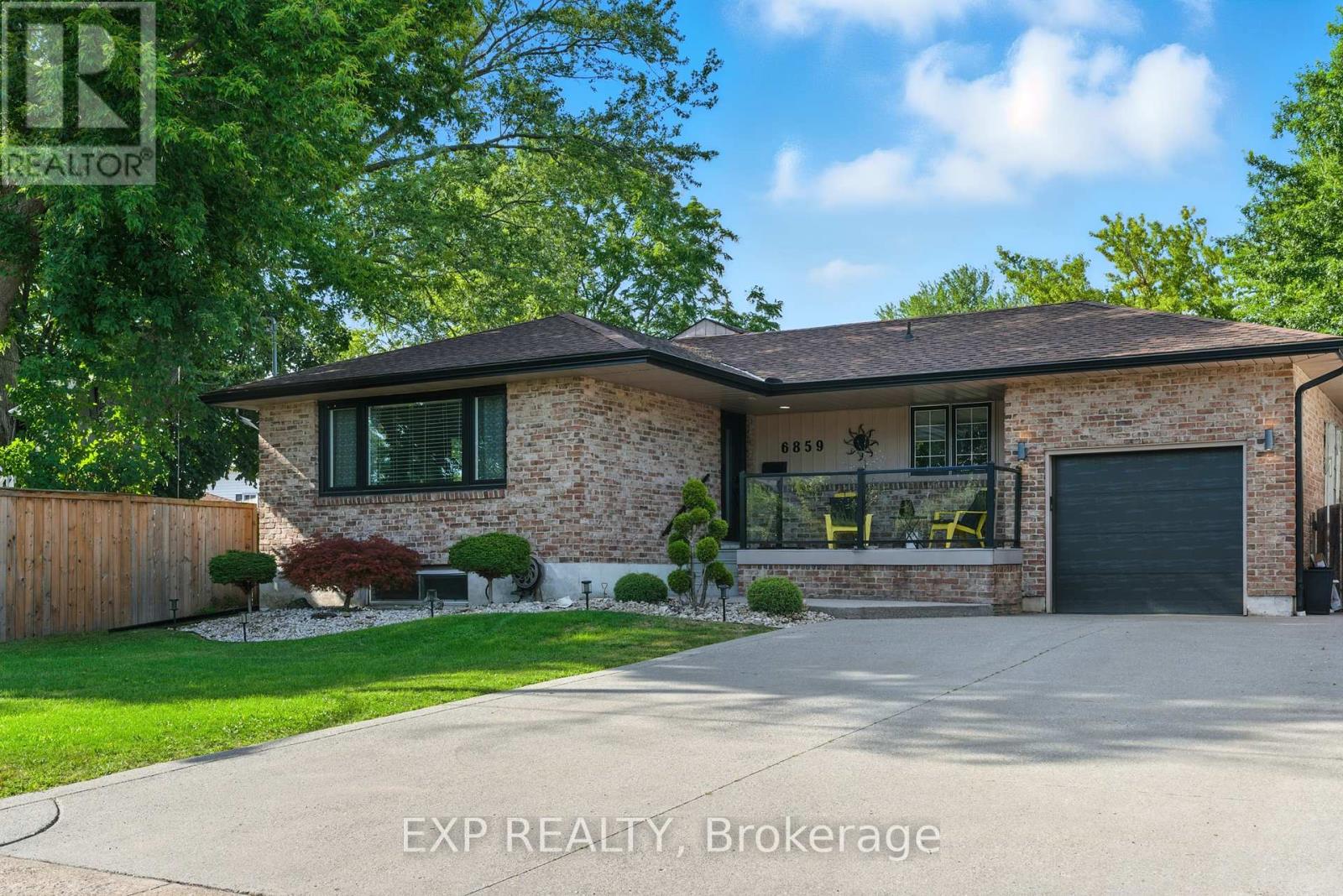 6859 Wills Street, Niagara Falls, Ontario  L2J 1Y6 - Photo 1 - X12354114
