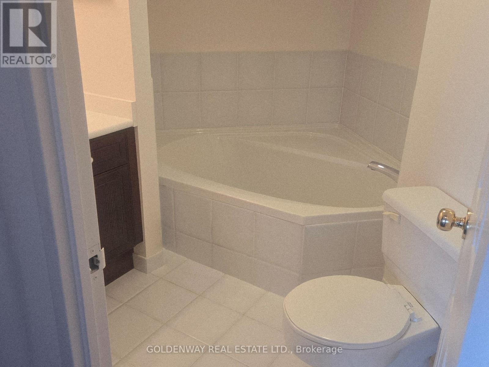 1012 - 7300 Yonge Street, Vaughan (Crestwood-Springfarm-Yorkhill), Ontario  L4J 7Y5 - Photo 9 - N12377998