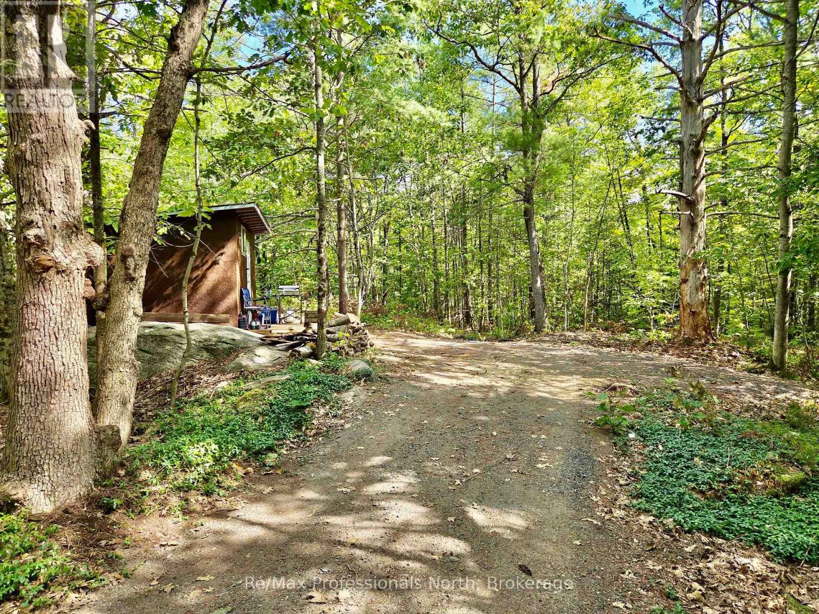 1055 Evanswood Drive, Gravenhurst (Wood (Gravenhurst)), Ontario  P0E 1G0 - Photo 39 - X12378155