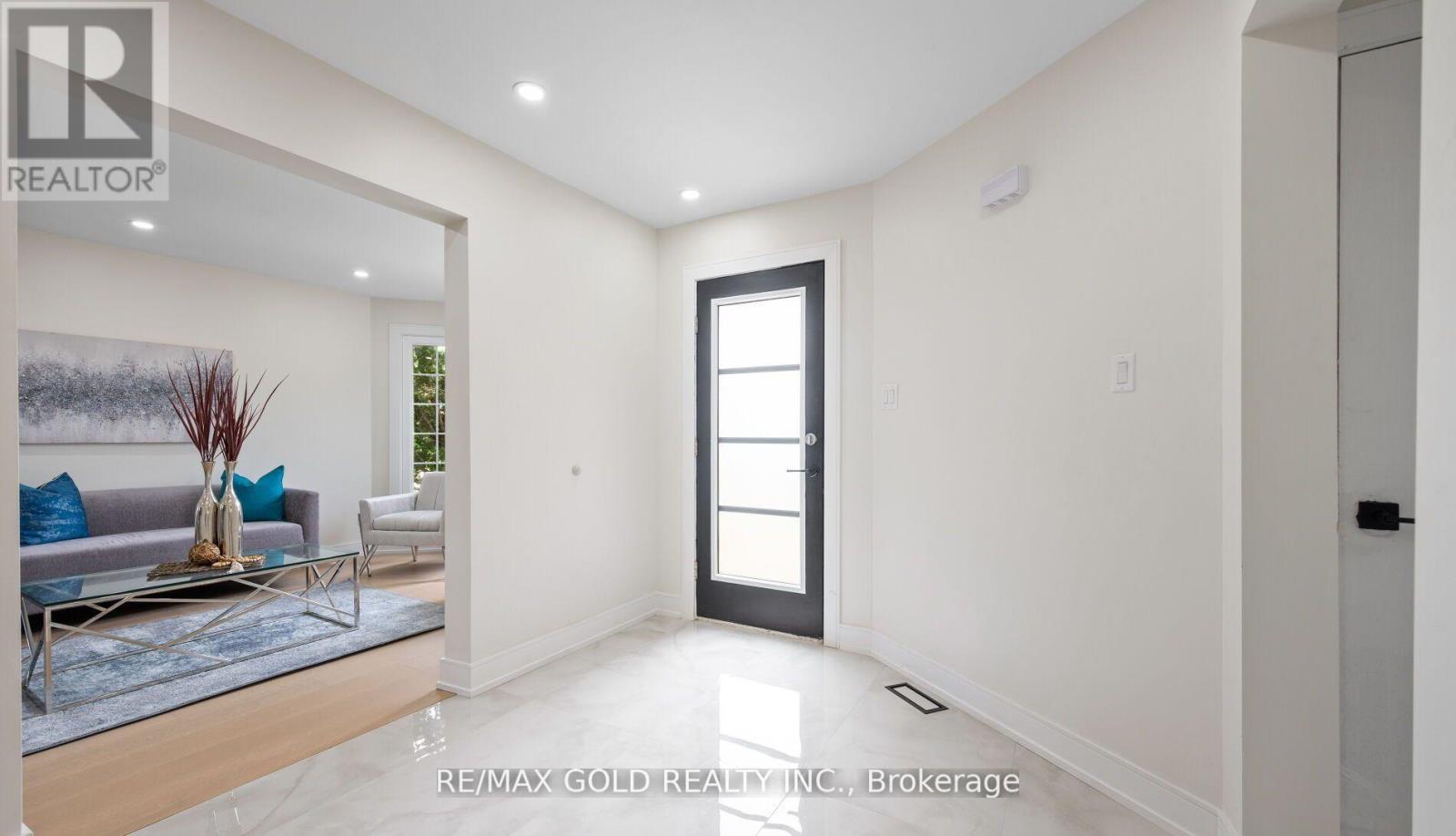 68 Blackwell Place, Brampton, Ontario  L6W 4L8 - Photo 3 - W12378018