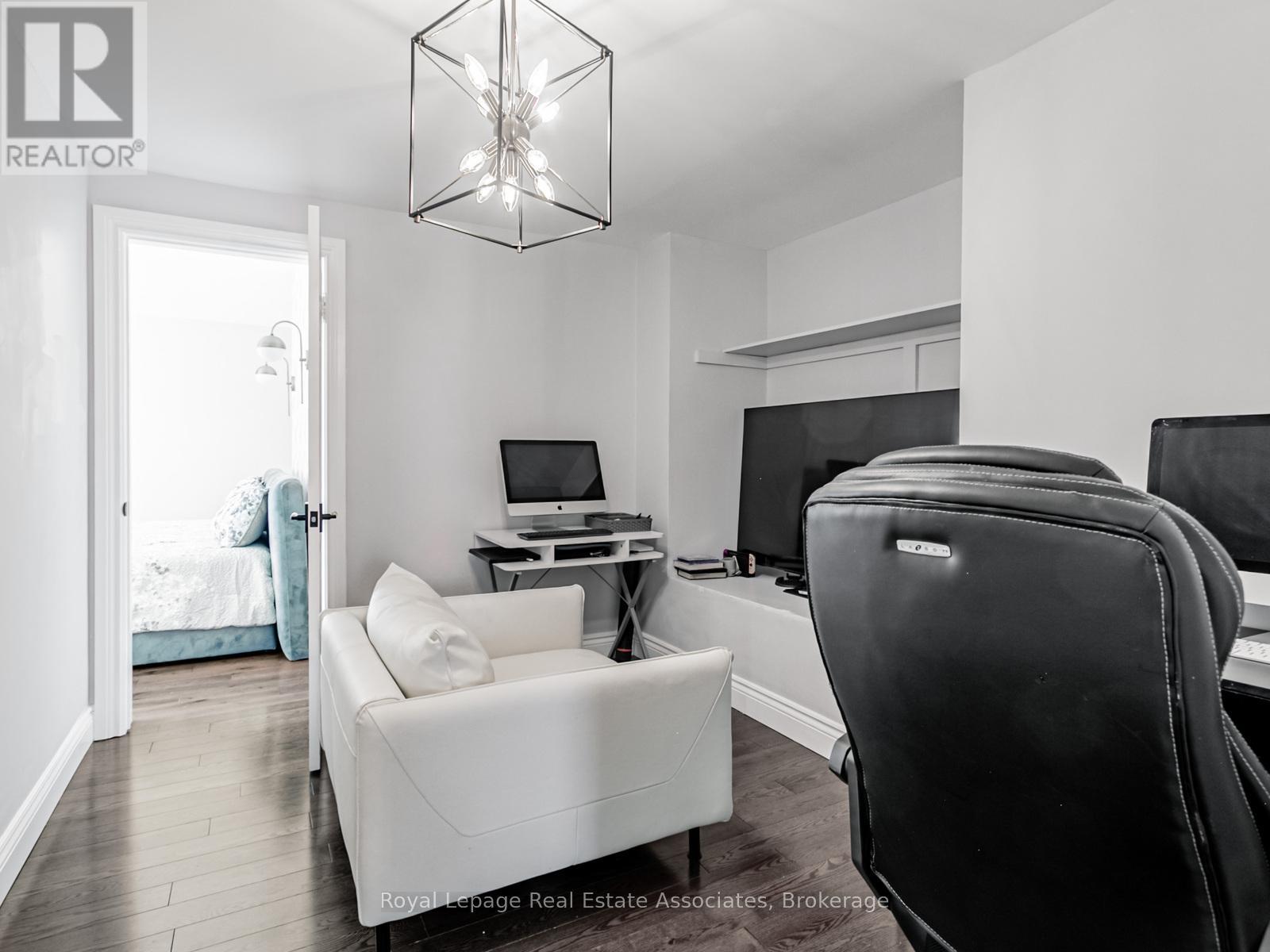 35 Glenmanor Drive, Brampton (Heart Lake West), Ontario  L6Z 3Z1 - Photo 18 - W12378052