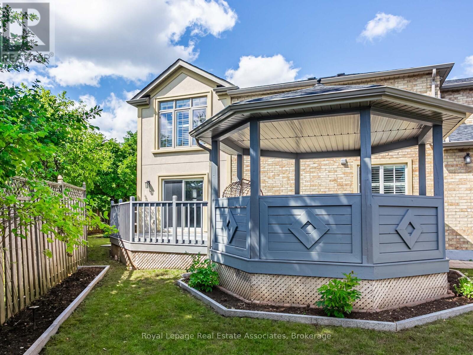 35 Glenmanor Drive, Brampton (Heart Lake West), Ontario  L6Z 3Z1 - Photo 31 - W12378052