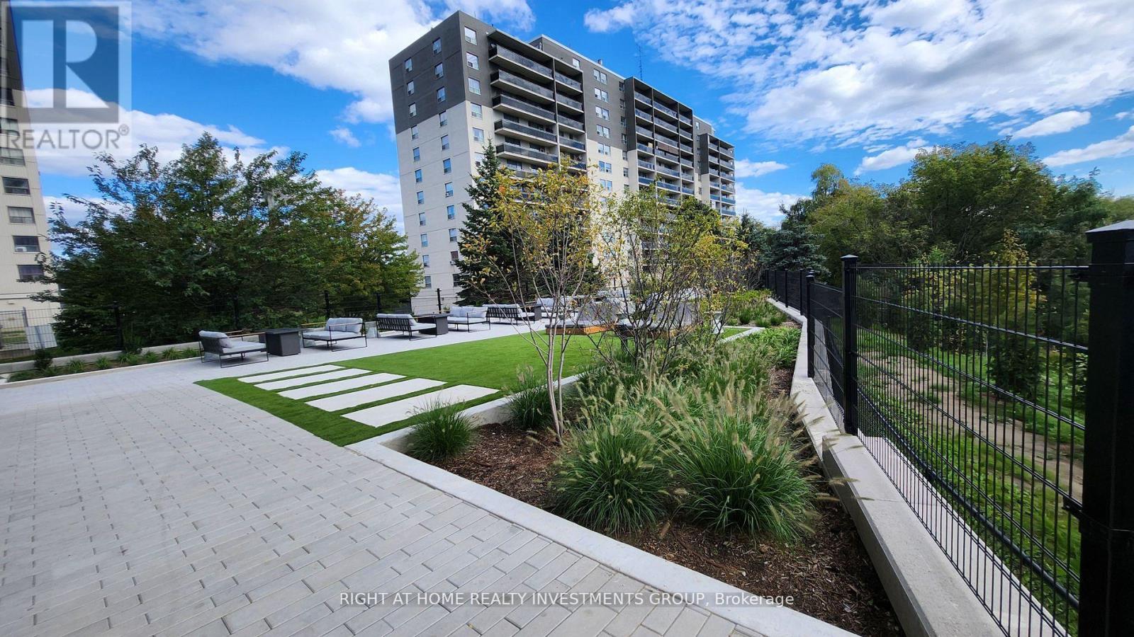 424 - 86 Dundas Street E, Mississauga, Ontario  L5A 0B1 - Photo 21 - W12378057