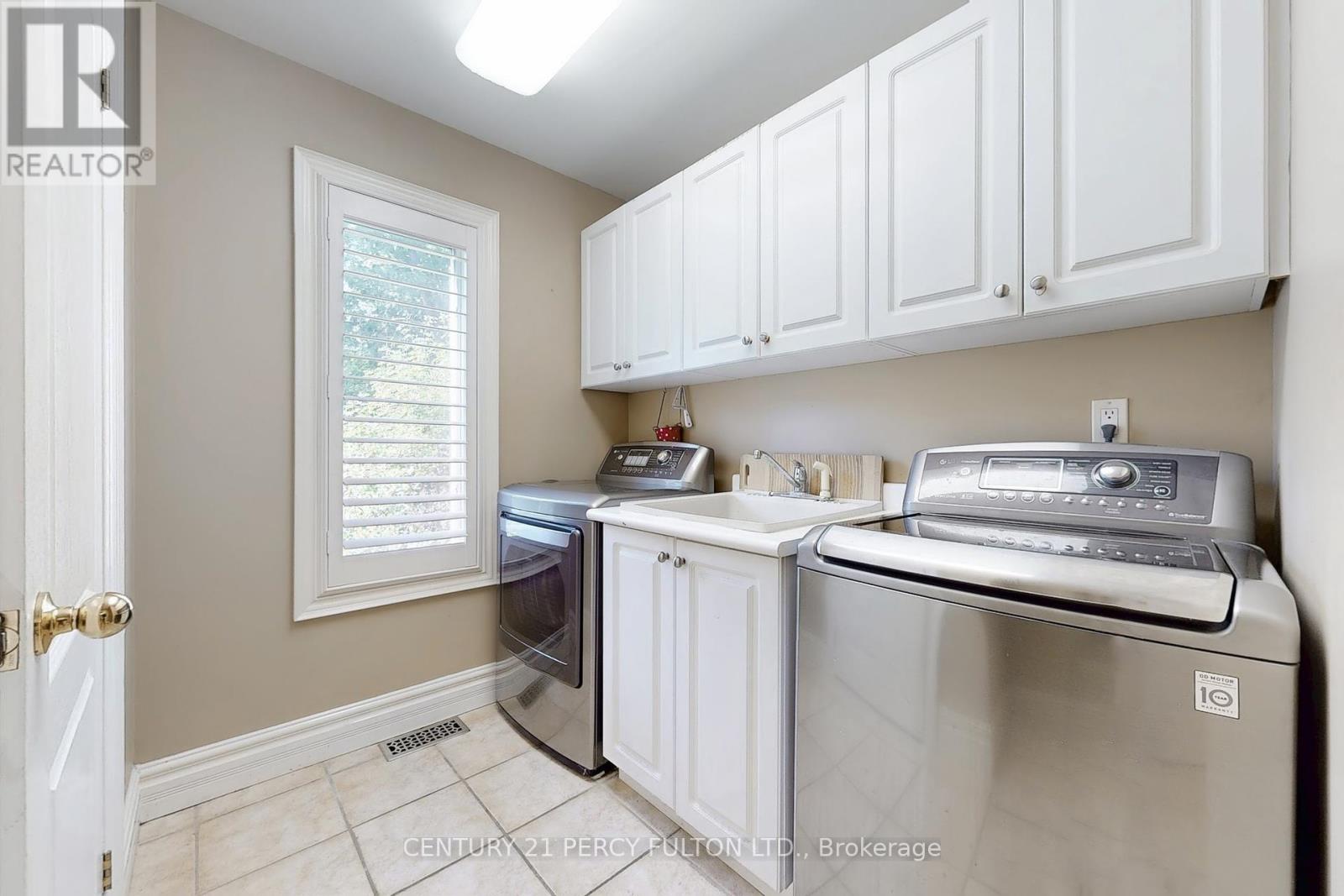 1832 Chesbro Court, Mississauga, Ontario  L5H 4H2 - Photo 20 - W12378097