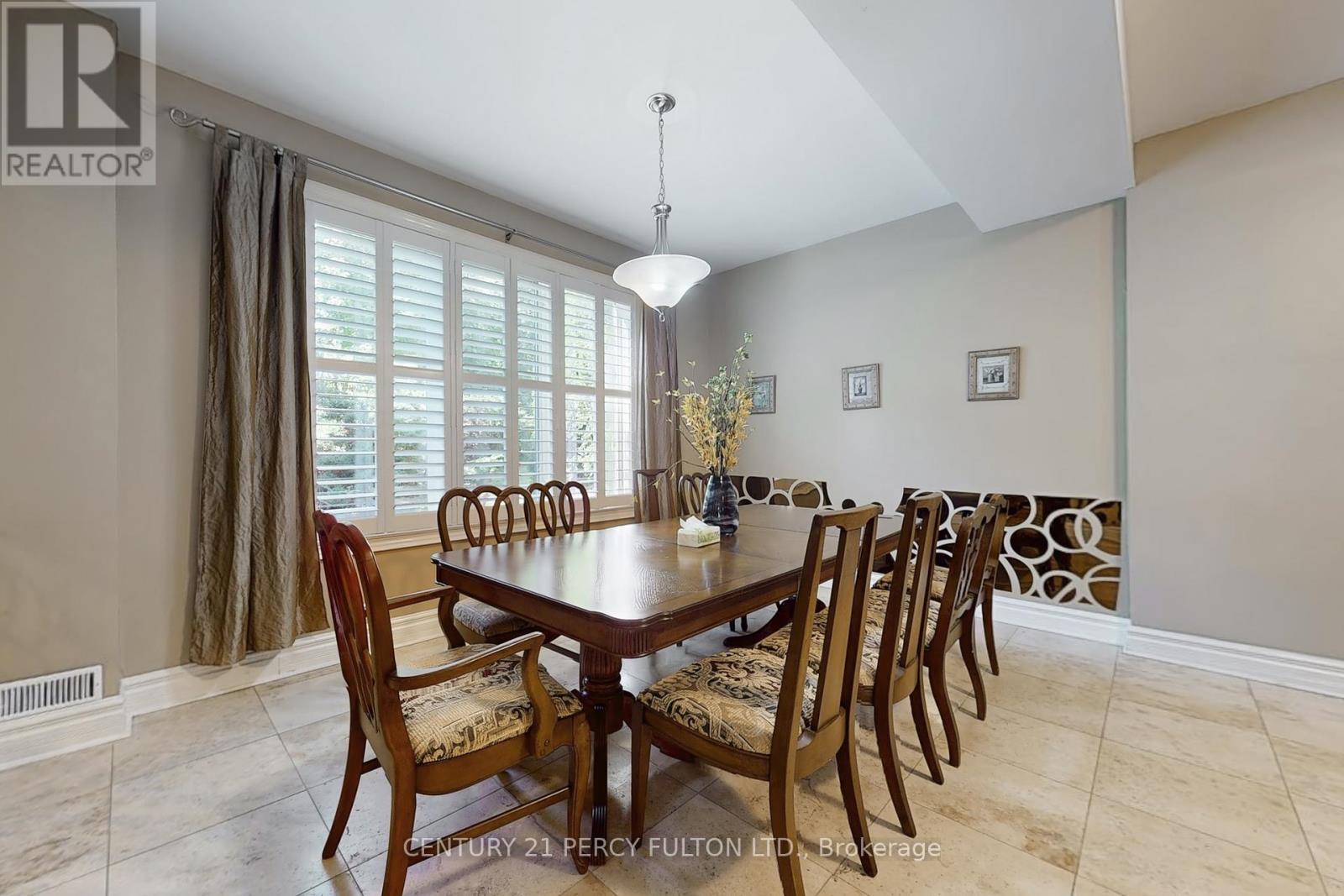 1832 Chesbro Court, Mississauga, Ontario  L5H 4H2 - Photo 32 - W12378097