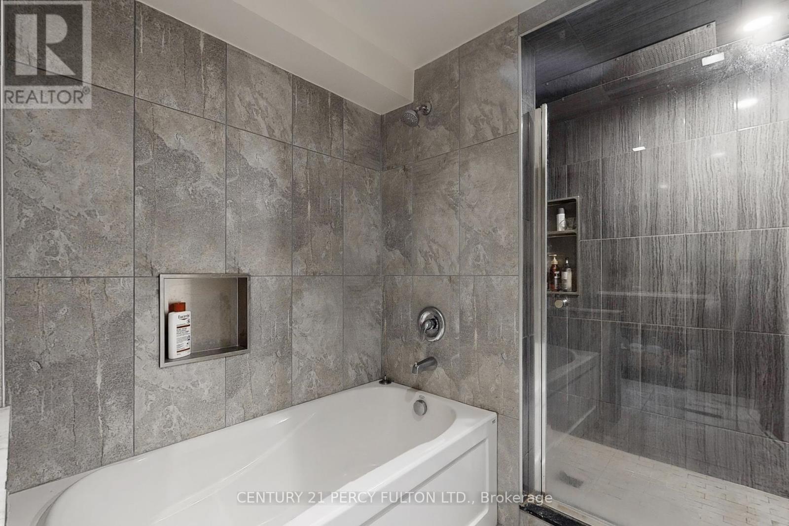 1832 Chesbro Court, Mississauga, Ontario  L5H 4H2 - Photo 36 - W12378097