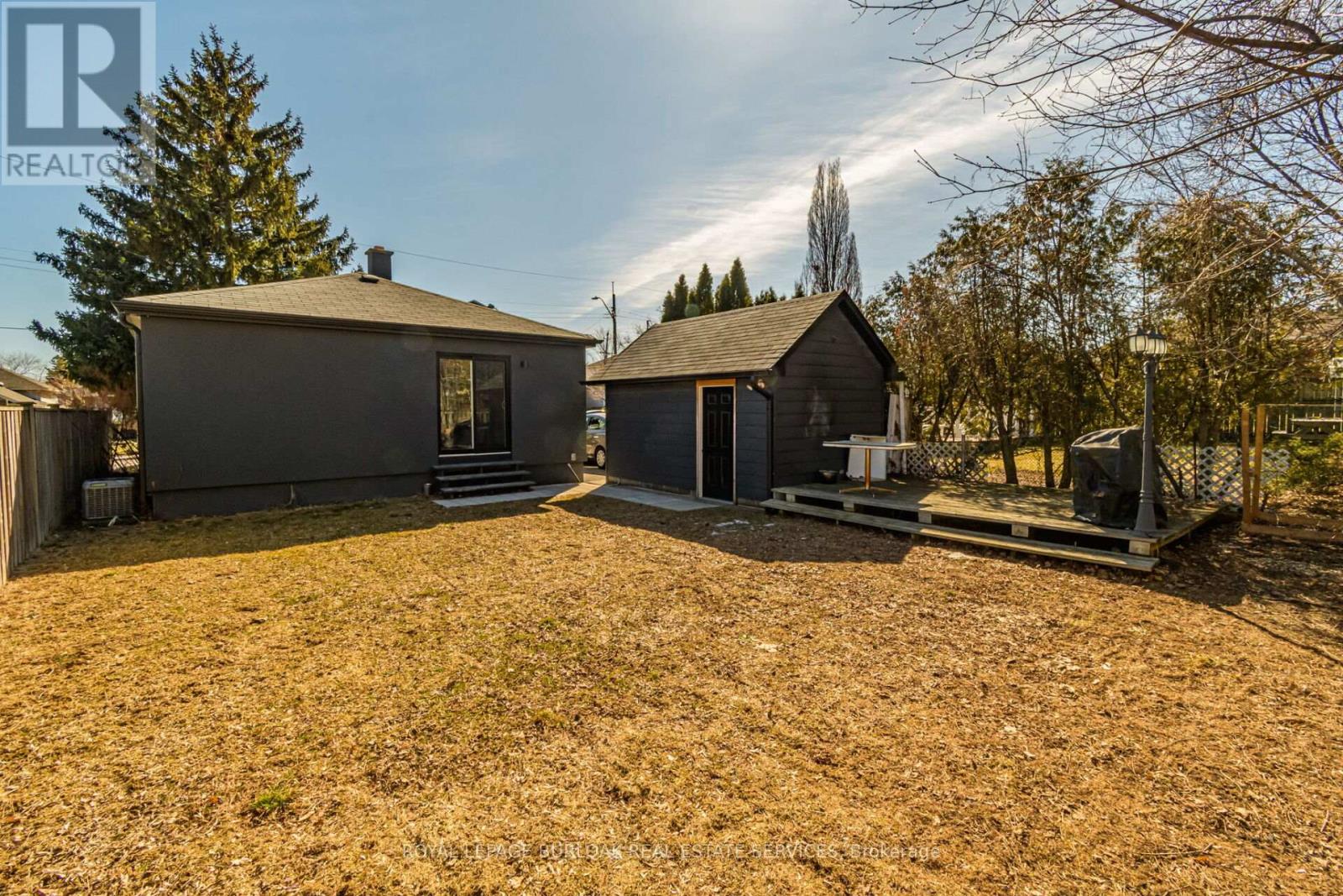 Upper - 260 West 16th Street, Hamilton, Ontario  L9C 4C6 - Photo 14 - X12378039