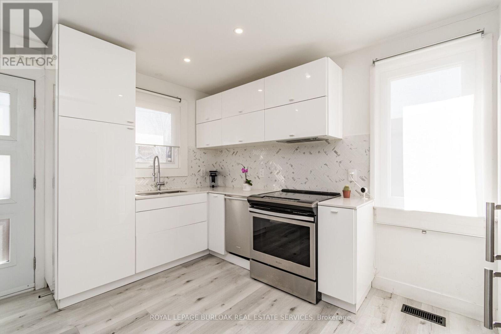 Upper - 260 West 16th Street, Hamilton, Ontario  L9C 4C6 - Photo 4 - X12378039