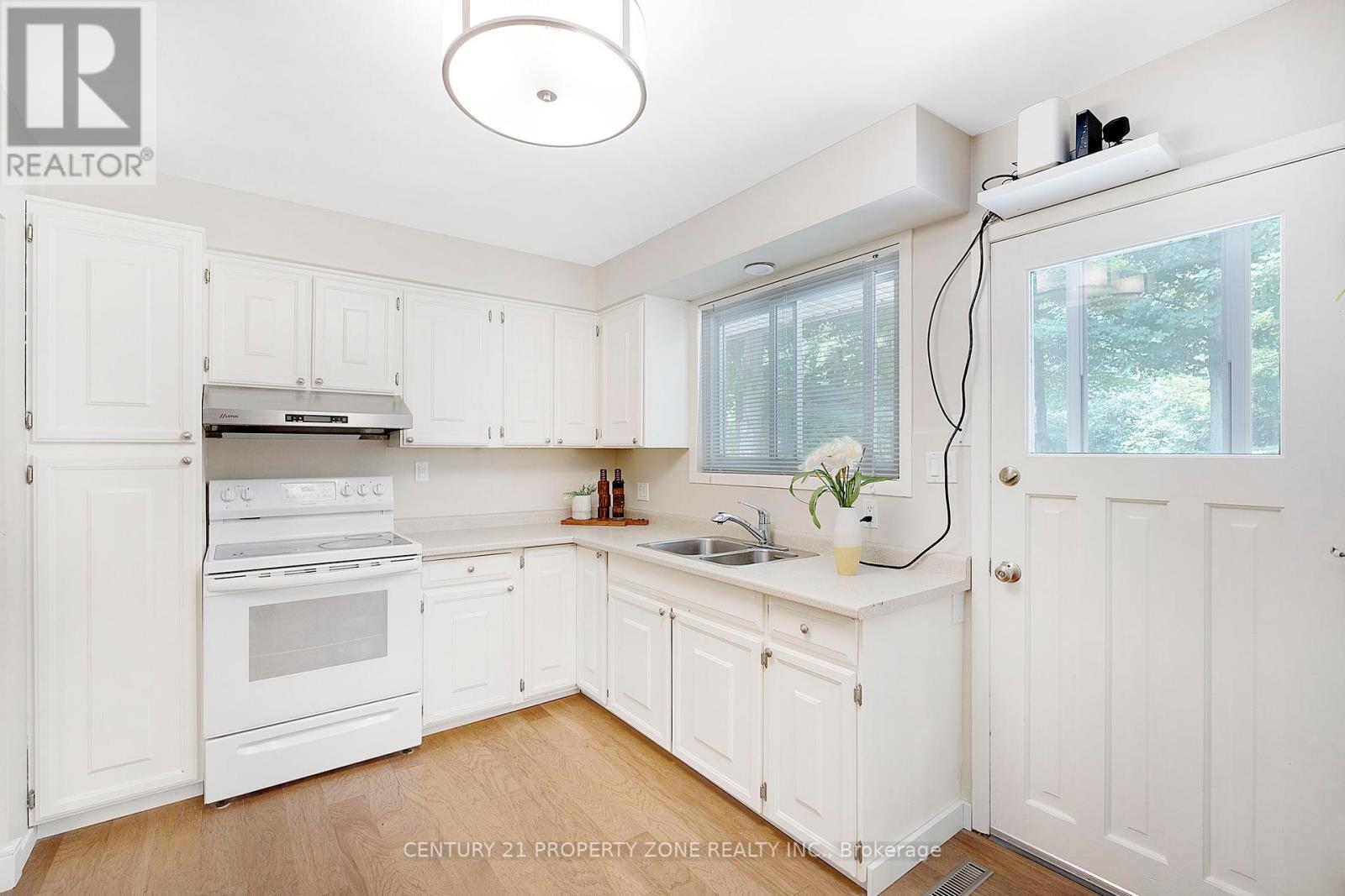 187 Winston Boulevard, Cambridge, Ontario  N3C 1M1 - Photo 10 - X12378076