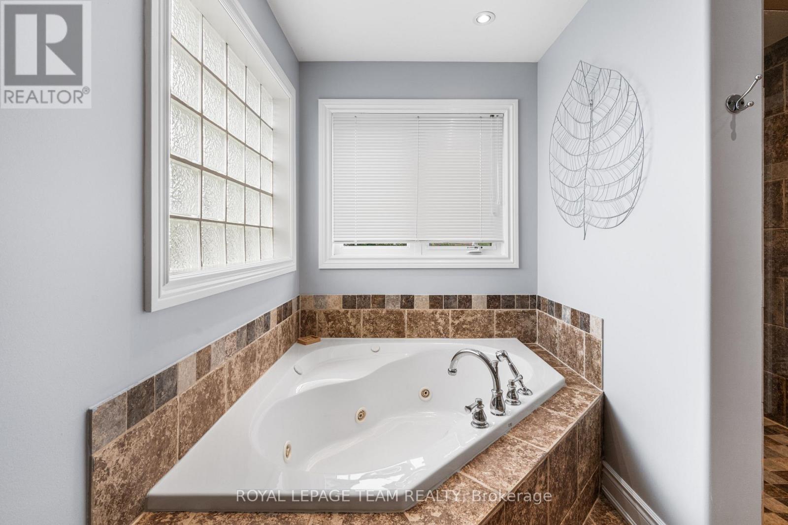 49 Savuto Way, Ottawa, Ontario  K2G 2T2 - Photo 26 - X12378253