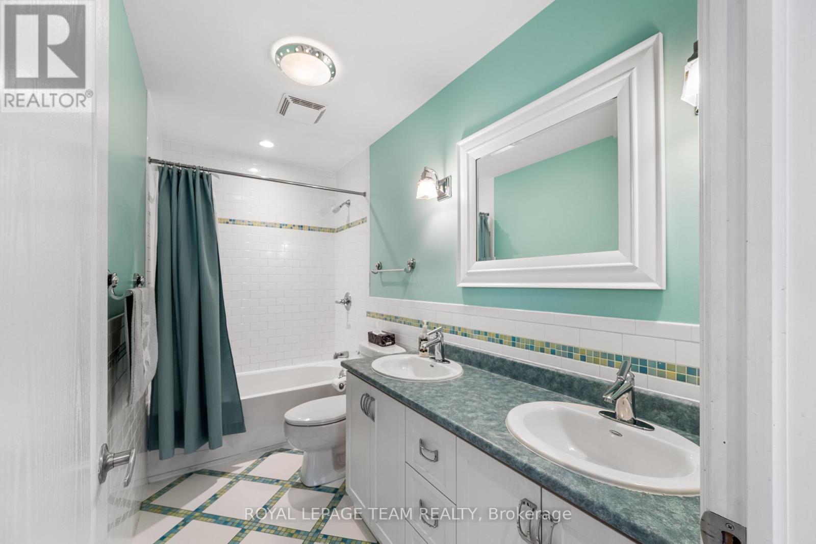 49 Savuto Way, Ottawa, Ontario  K2G 2T2 - Photo 33 - X12378253