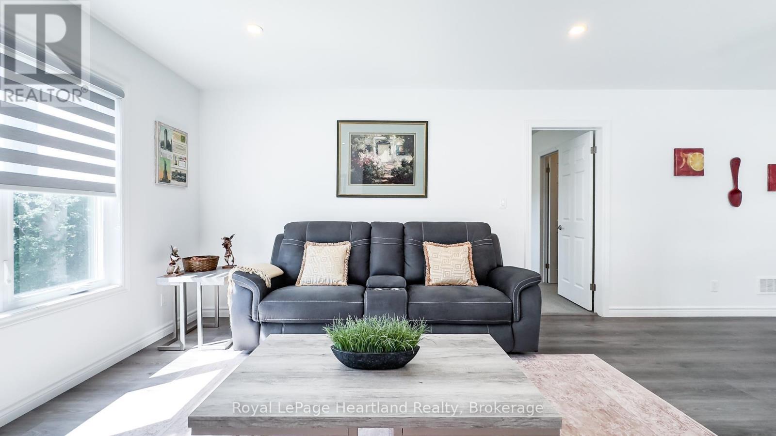263 Lake Breeze Drive, Ashfield-Colborne-Wawanosh, Ontario  N7A 0C6 - Photo 19 - X12378238