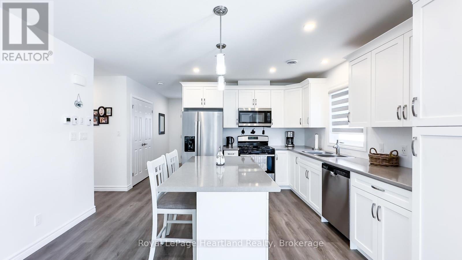 263 Lake Breeze Drive, Ashfield-Colborne-Wawanosh, Ontario  N7A 0C6 - Photo 7 - X12378238