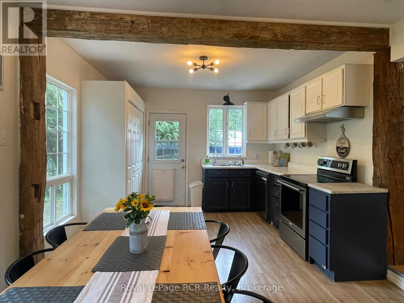 121 Collingwood Street, Grey Highlands, Ontario  N0C 1E0 - Photo 12 - X12378341
