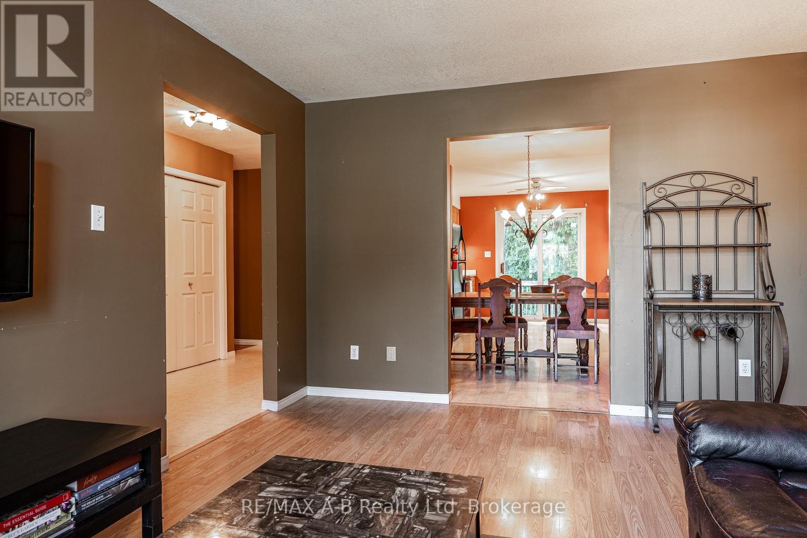 15 Valleyview Lane, St. Marys, Ontario N4X 1A7 - Photo 12 - X12378369