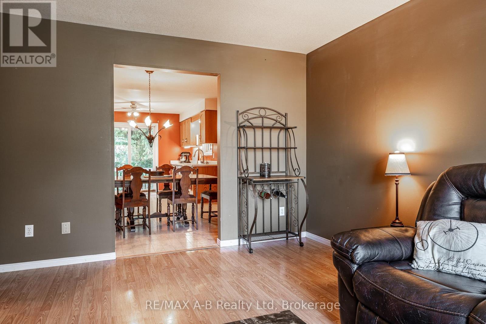 15 Valleyview Lane, St. Marys, Ontario N4X 1A7 - Photo 13 - X12378369