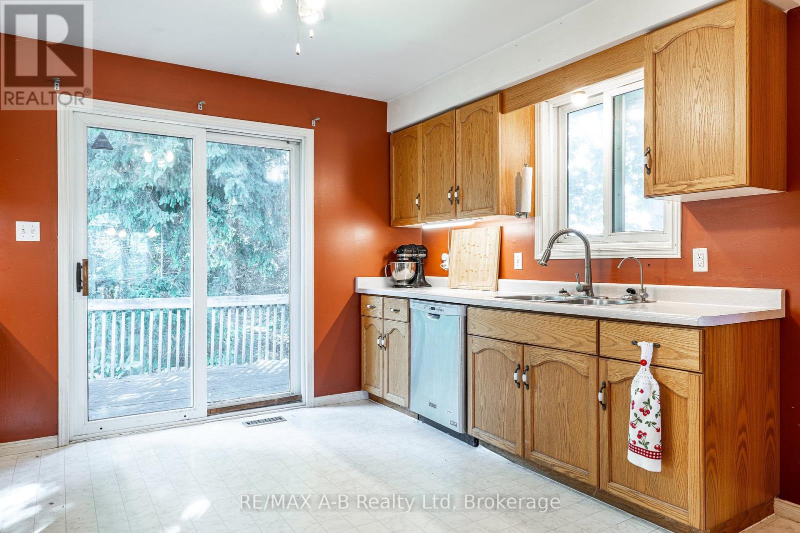 15 Valleyview Lane, St. Marys, Ontario N4X 1A7 - Photo 15 - X12378369