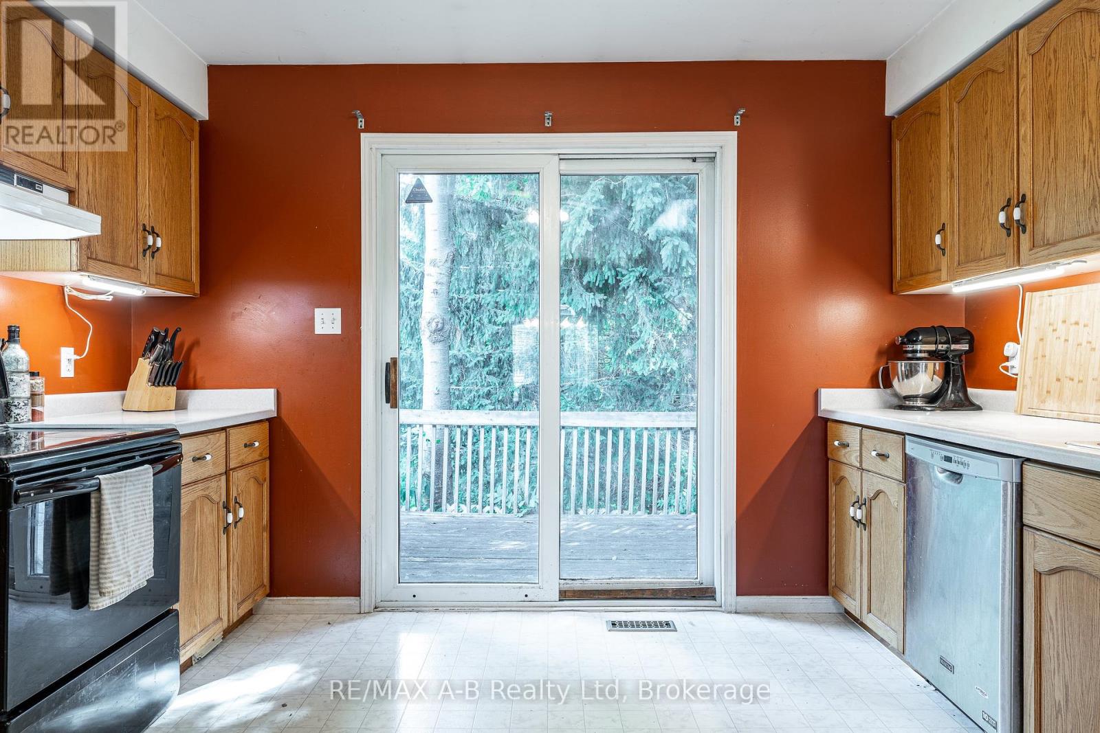 15 Valleyview Lane, St. Marys, Ontario N4X 1A7 - Photo 16 - X12378369