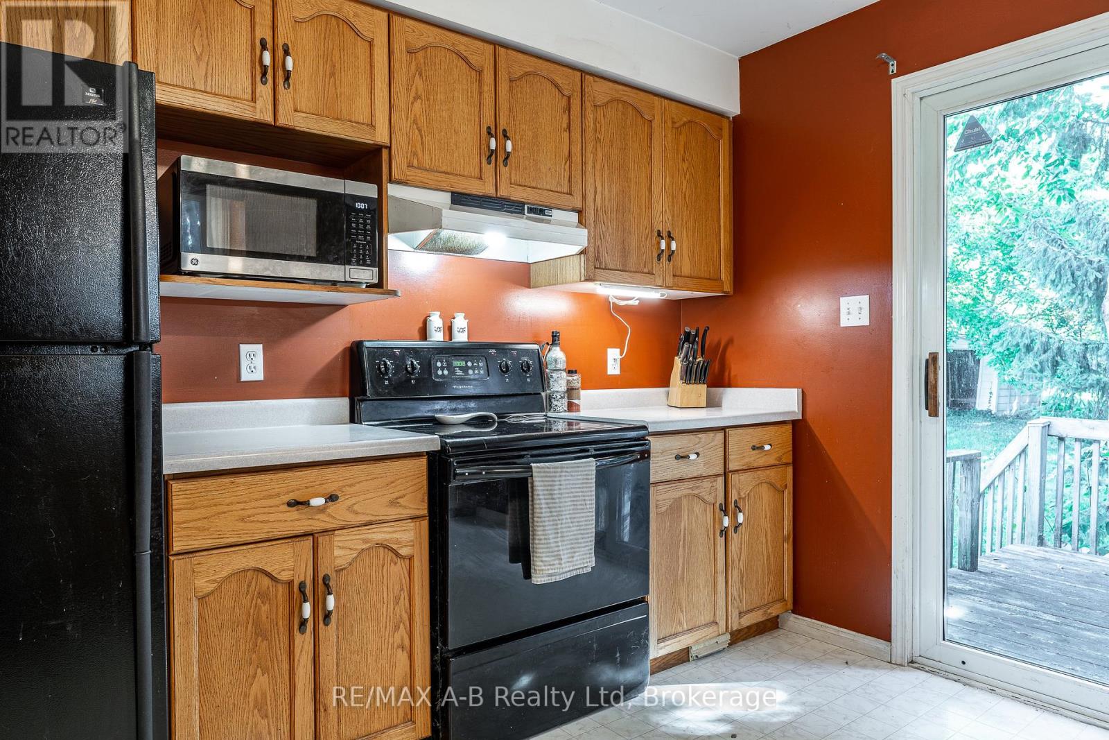 15 Valleyview Lane, St. Marys, Ontario N4X 1A7 - Photo 17 - X12378369