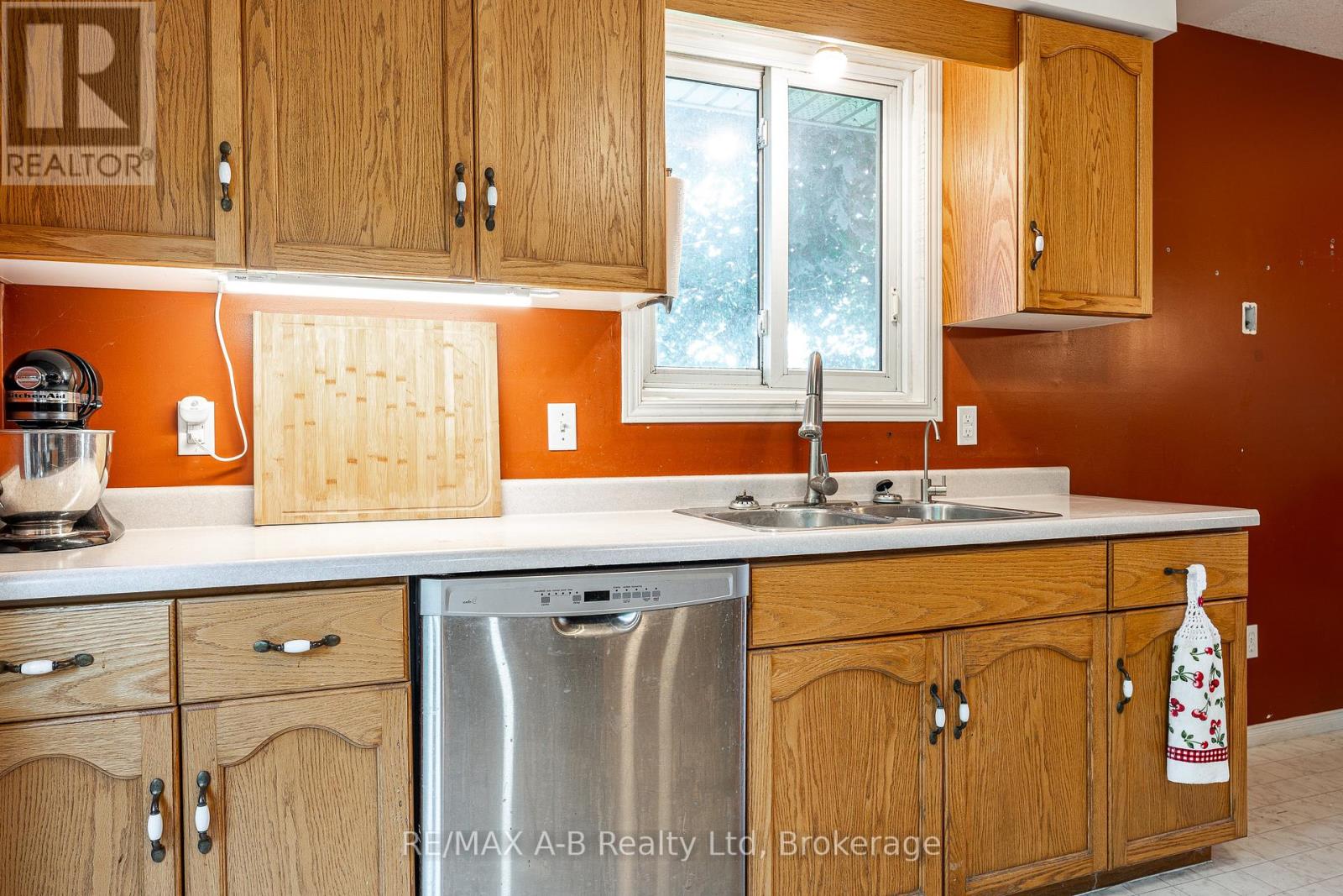 15 Valleyview Lane, St. Marys, Ontario N4X 1A7 - Photo 18 - X12378369