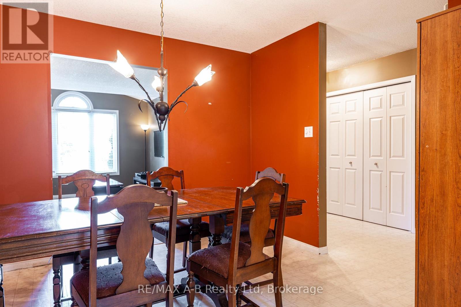 15 Valleyview Lane, St. Marys, Ontario N4X 1A7 - Photo 19 - X12378369