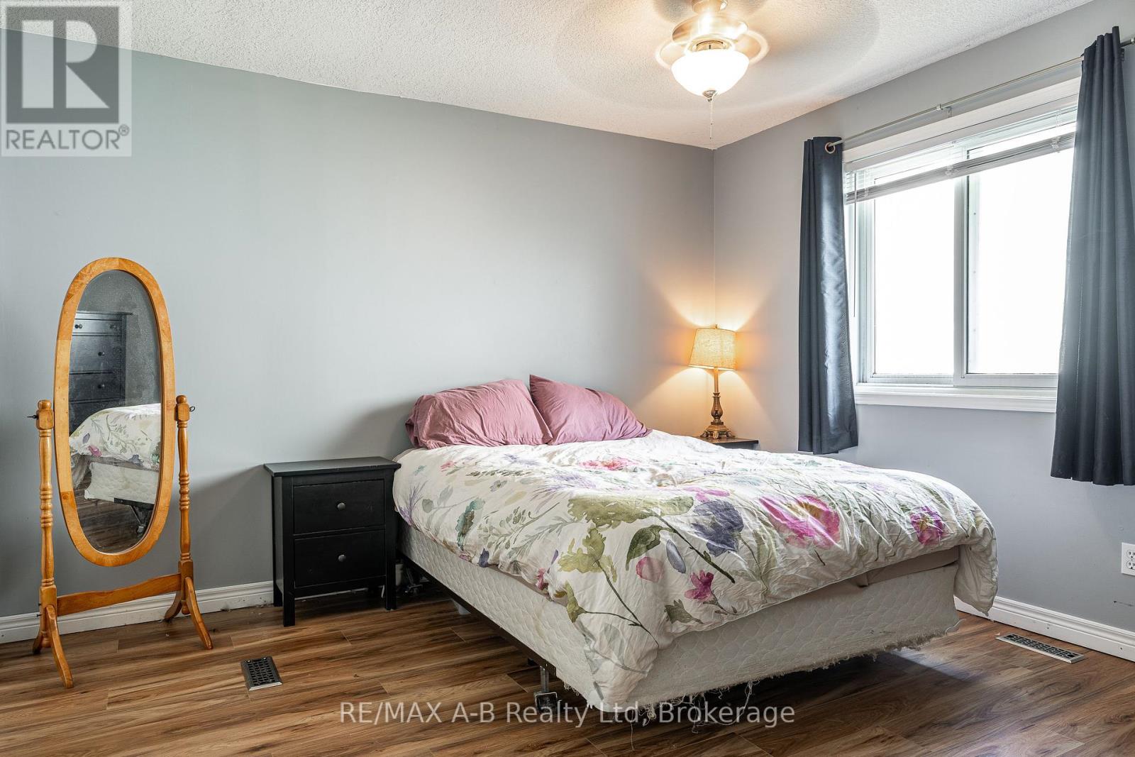 15 Valleyview Lane, St. Marys, Ontario N4X 1A7 - Photo 20 - X12378369