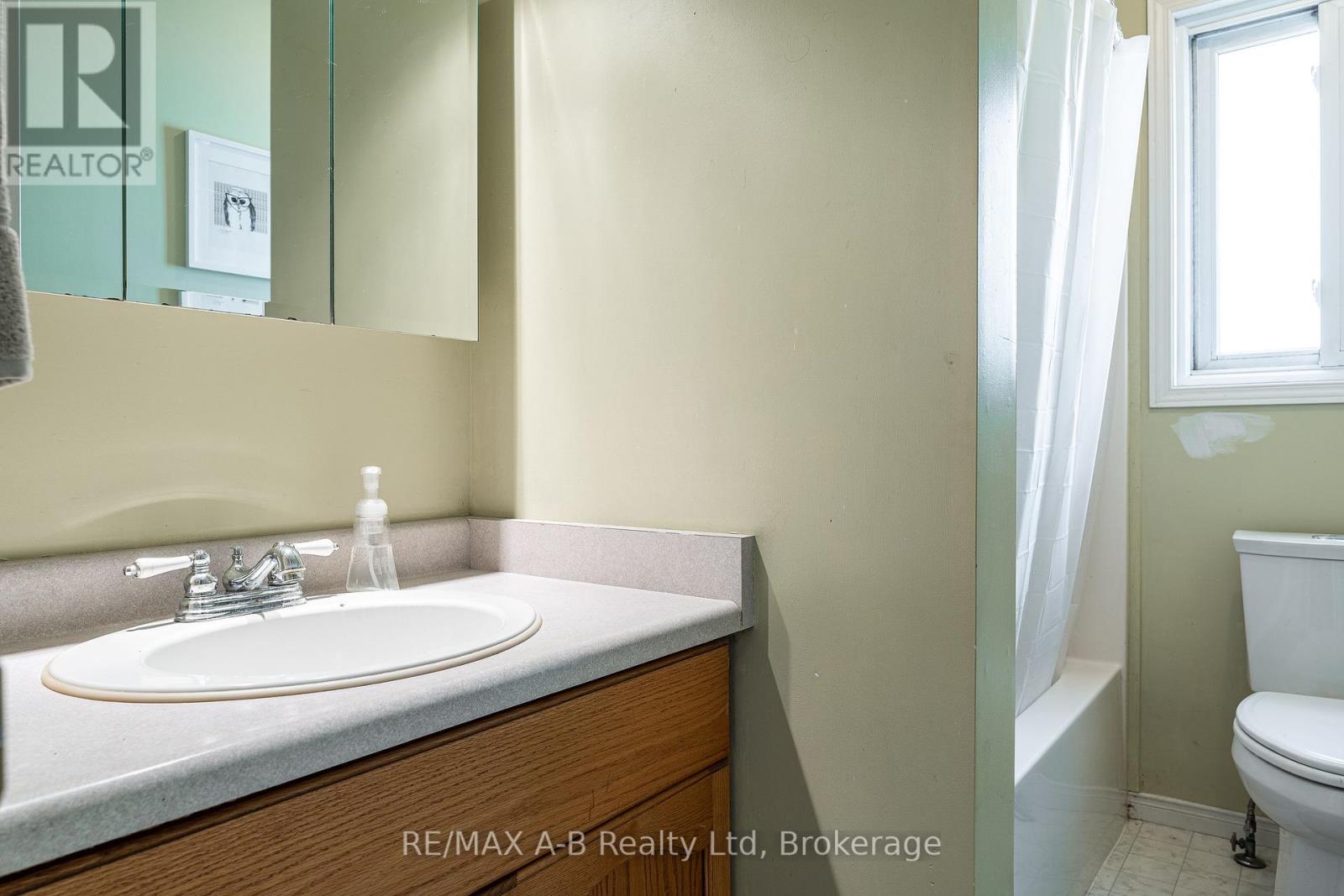 15 Valleyview Lane, St. Marys, Ontario N4X 1A7 - Photo 24 - X12378369