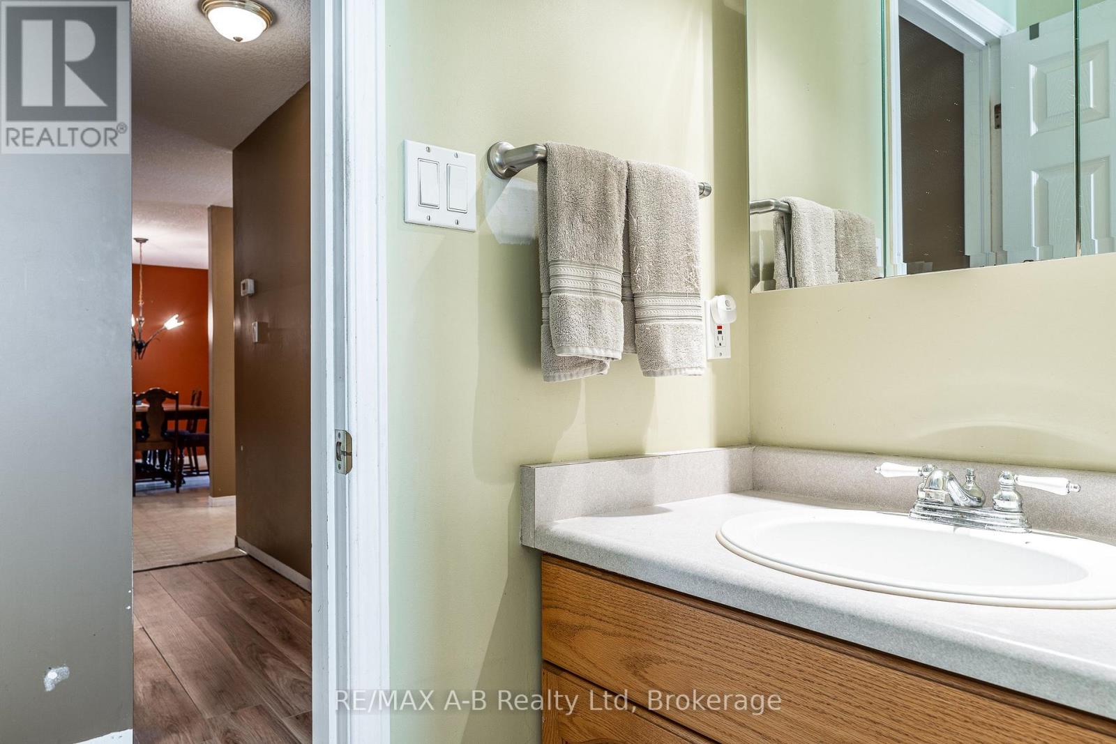 15 Valleyview Lane, St. Marys, Ontario N4X 1A7 - Photo 25 - X12378369