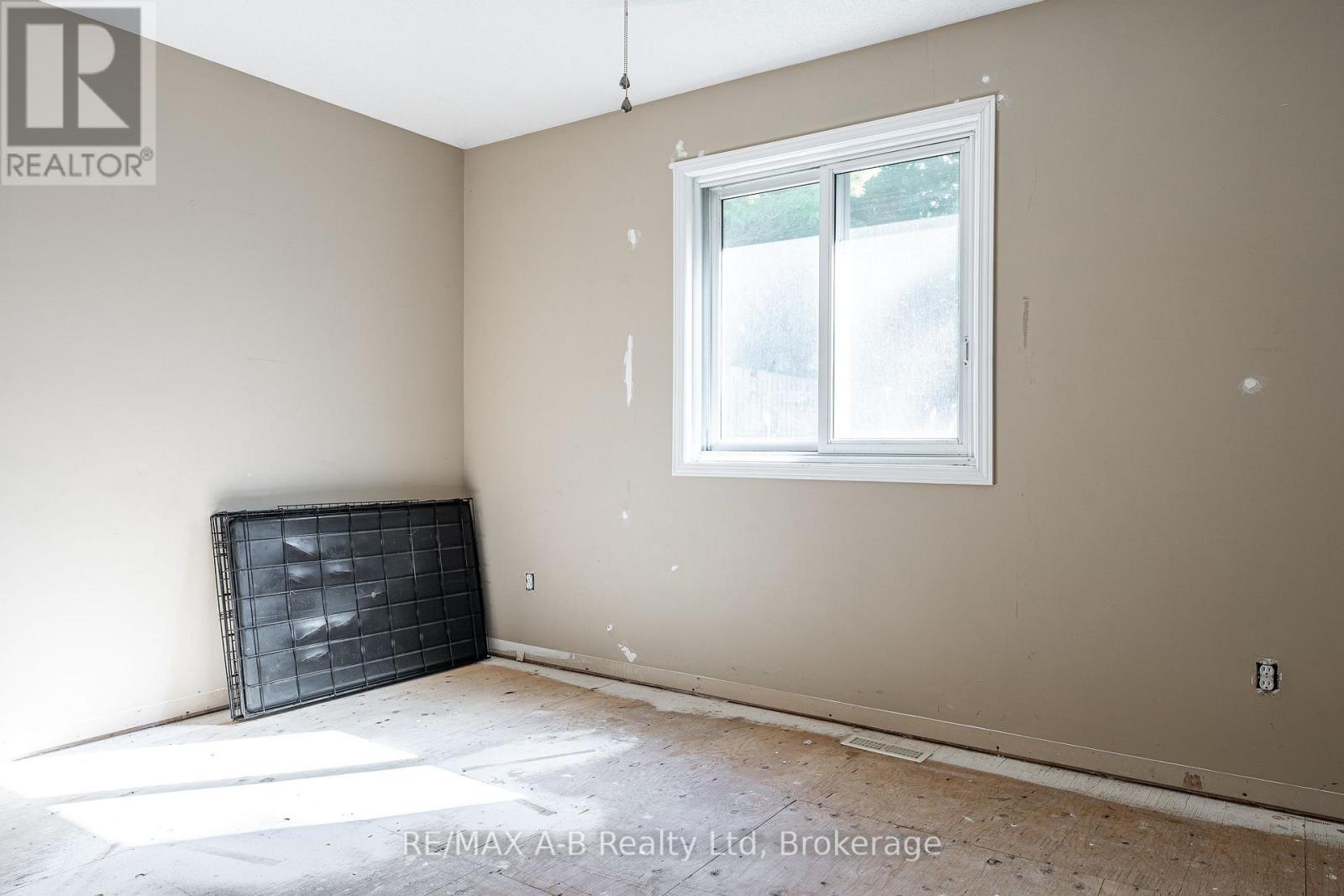 15 Valleyview Lane, St. Marys, Ontario N4X 1A7 - Photo 26 - X12378369