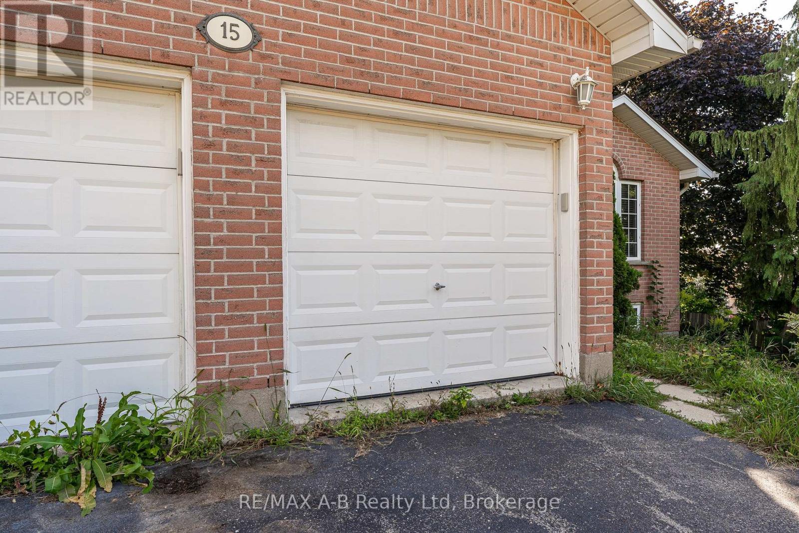 15 Valleyview Lane, St. Marys, Ontario N4X 1A7 - Photo 3 - X12378369