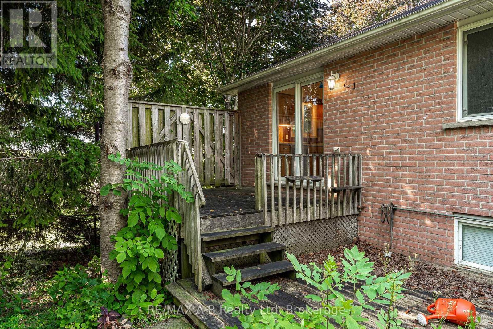 15 Valleyview Lane, St. Marys, Ontario N4X 1A7 - Photo 40 - X12378369