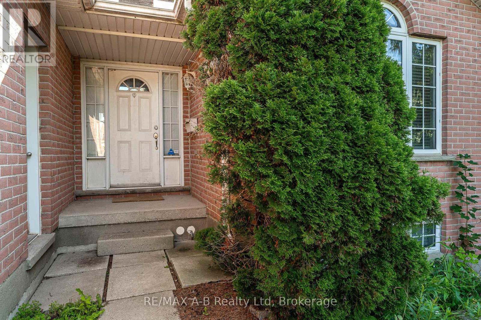 15 Valleyview Lane, St. Marys, Ontario N4X 1A7 - Photo 5 - X12378369