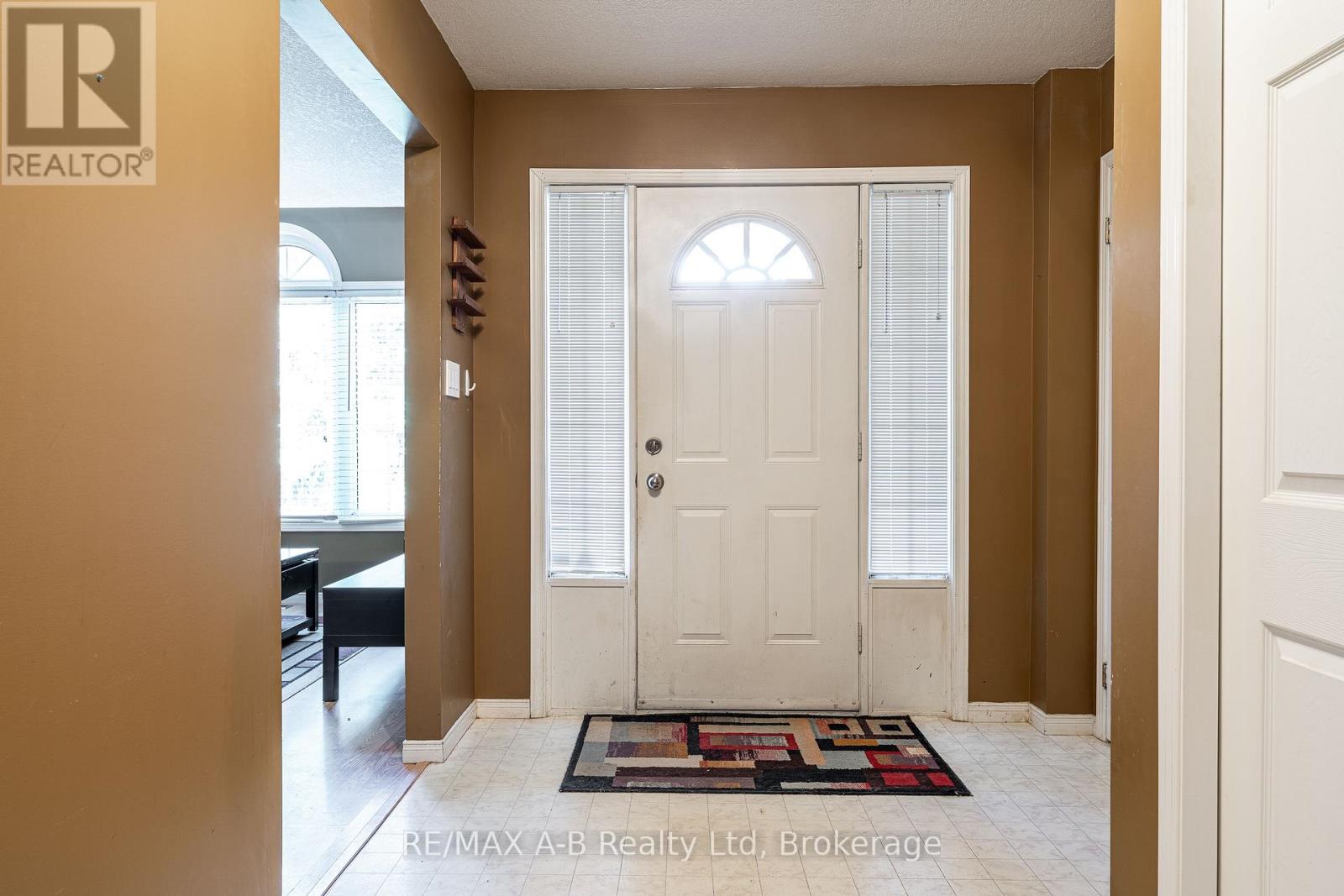 15 Valleyview Lane, St. Marys, Ontario N4X 1A7 - Photo 6 - X12378369