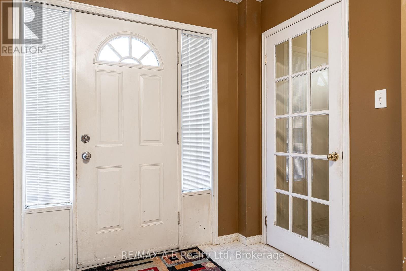 15 Valleyview Lane, St. Marys, Ontario N4X 1A7 - Photo 7 - X12378369