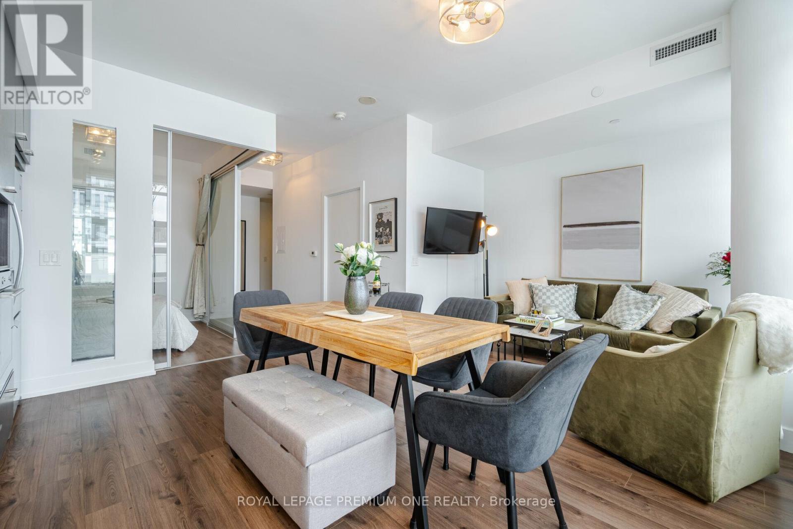 209 - 170 Chiltern Hill Road, Toronto, Ontario  M6C 0A9 - Photo 5 - C12229542