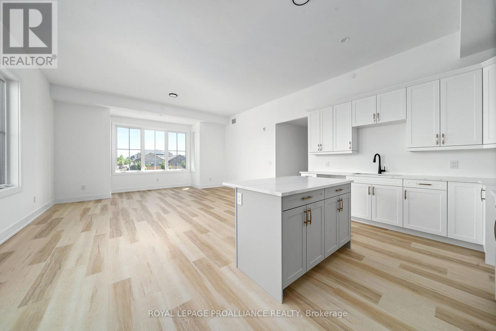 202 - 941 Charles Wilson Parkway, Cobourg, Ontario  K9A 0L2 - Photo 10 - X12378377