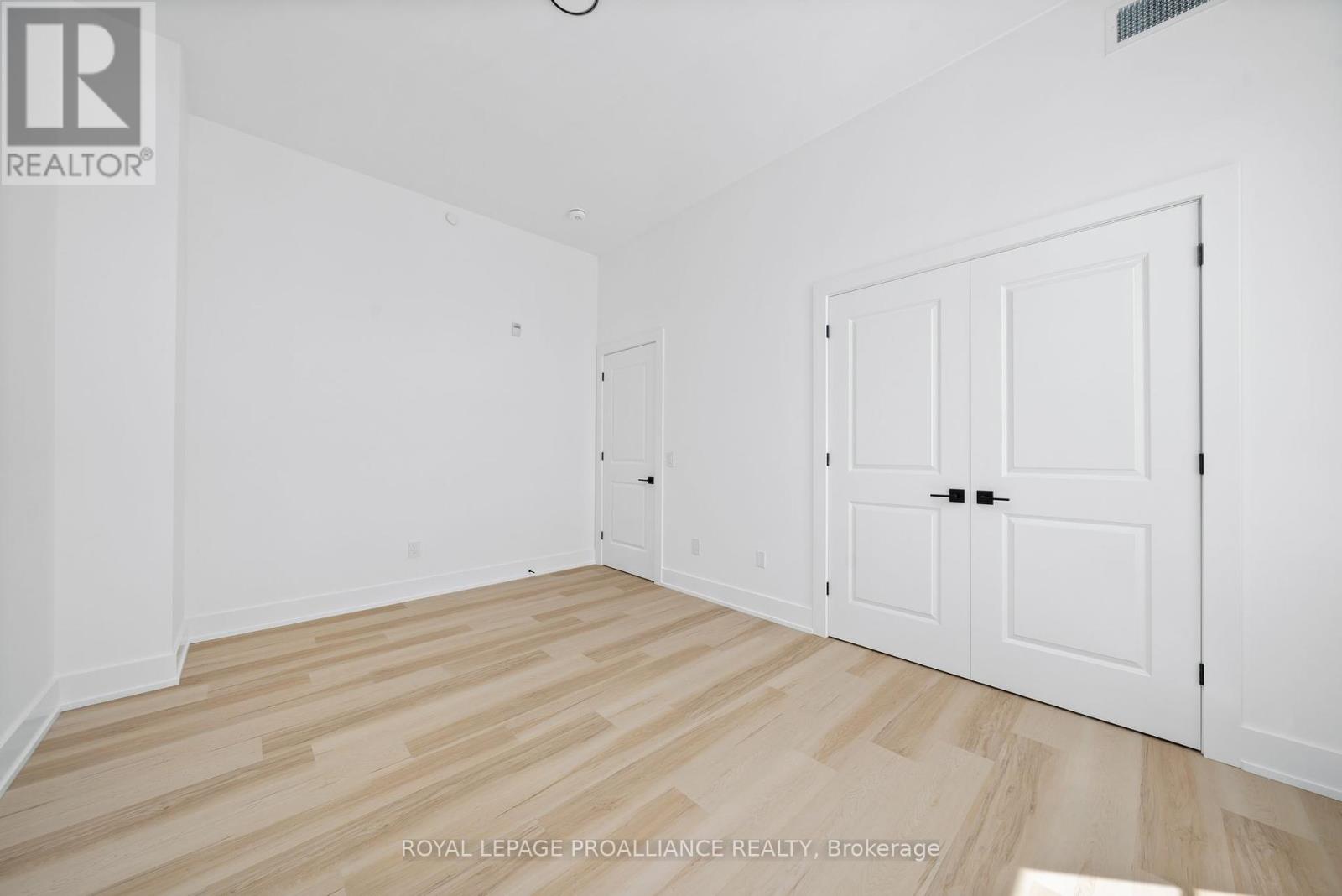 202 - 941 Charles Wilson Parkway, Cobourg, Ontario  K9A 0L2 - Photo 13 - X12378377