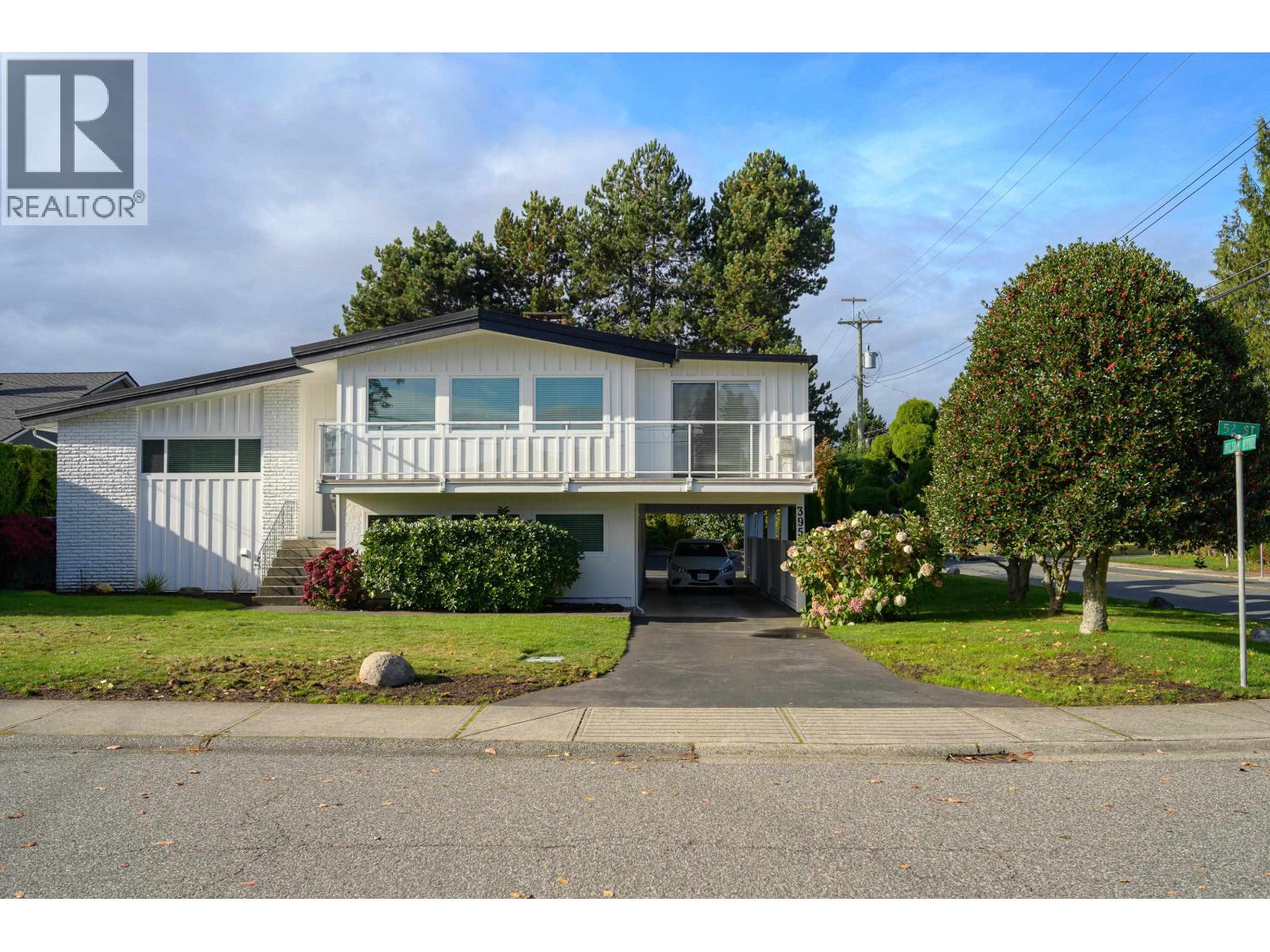 Property at 395 52 STREET image 4