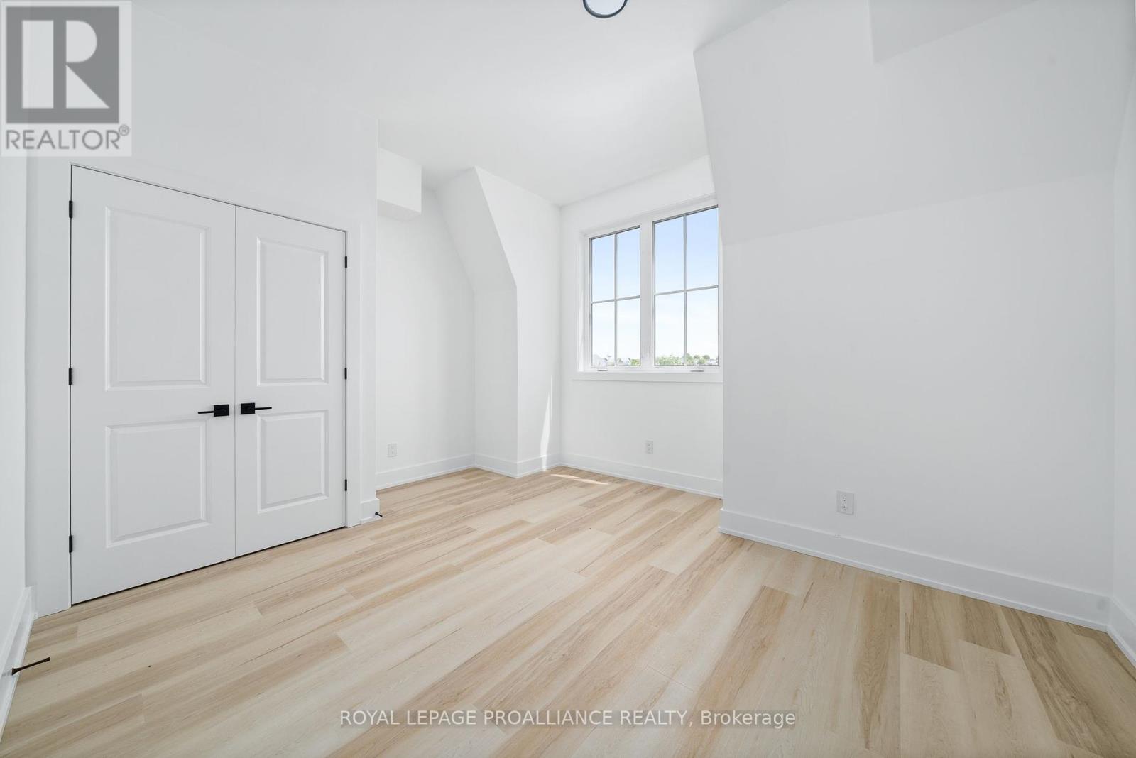 302 - 941 Charles Wilson Parkway, Cobourg, Ontario  K9A 0L2 - Photo 15 - X12378396