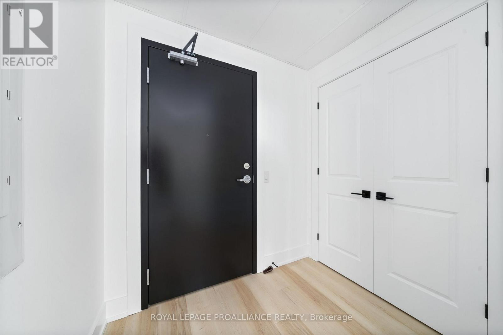 302 - 941 Charles Wilson Parkway, Cobourg, Ontario  K9A 0L2 - Photo 17 - X12378396